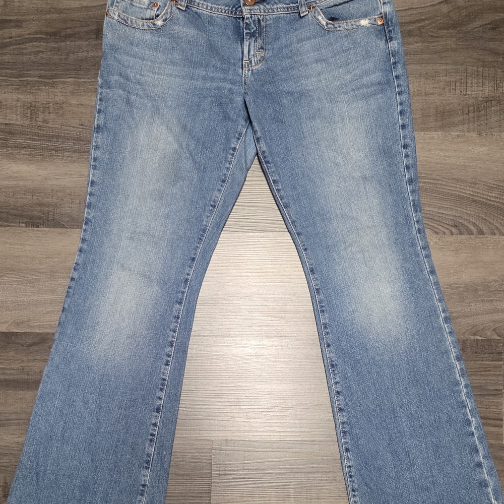 Like New!American Eagle Light Blue Flare Jeans !!MAKE ME A OFFER!!